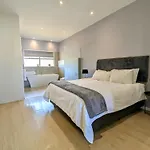 Spacious & Serene In Tamboerskloof