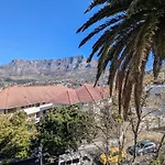 Spacious & Serene In Tamboerskloof