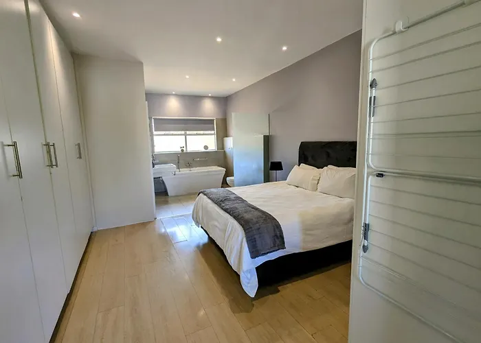 Spacious & Serene In Tamboerskloof